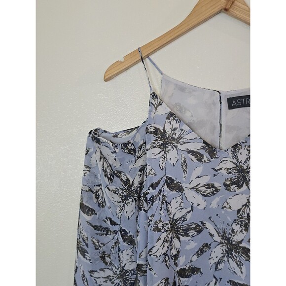 ASTR the Label Cold Shoulder Floral Top Womens Size Small Blue Blouse Revolve - Picture 3 of 10